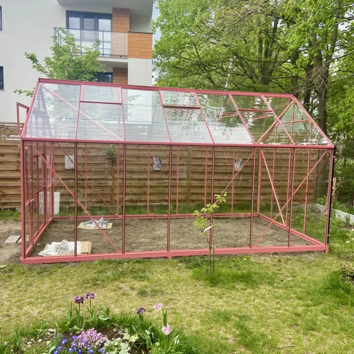 różowa szklarnia ze szkła harowanego.jpg